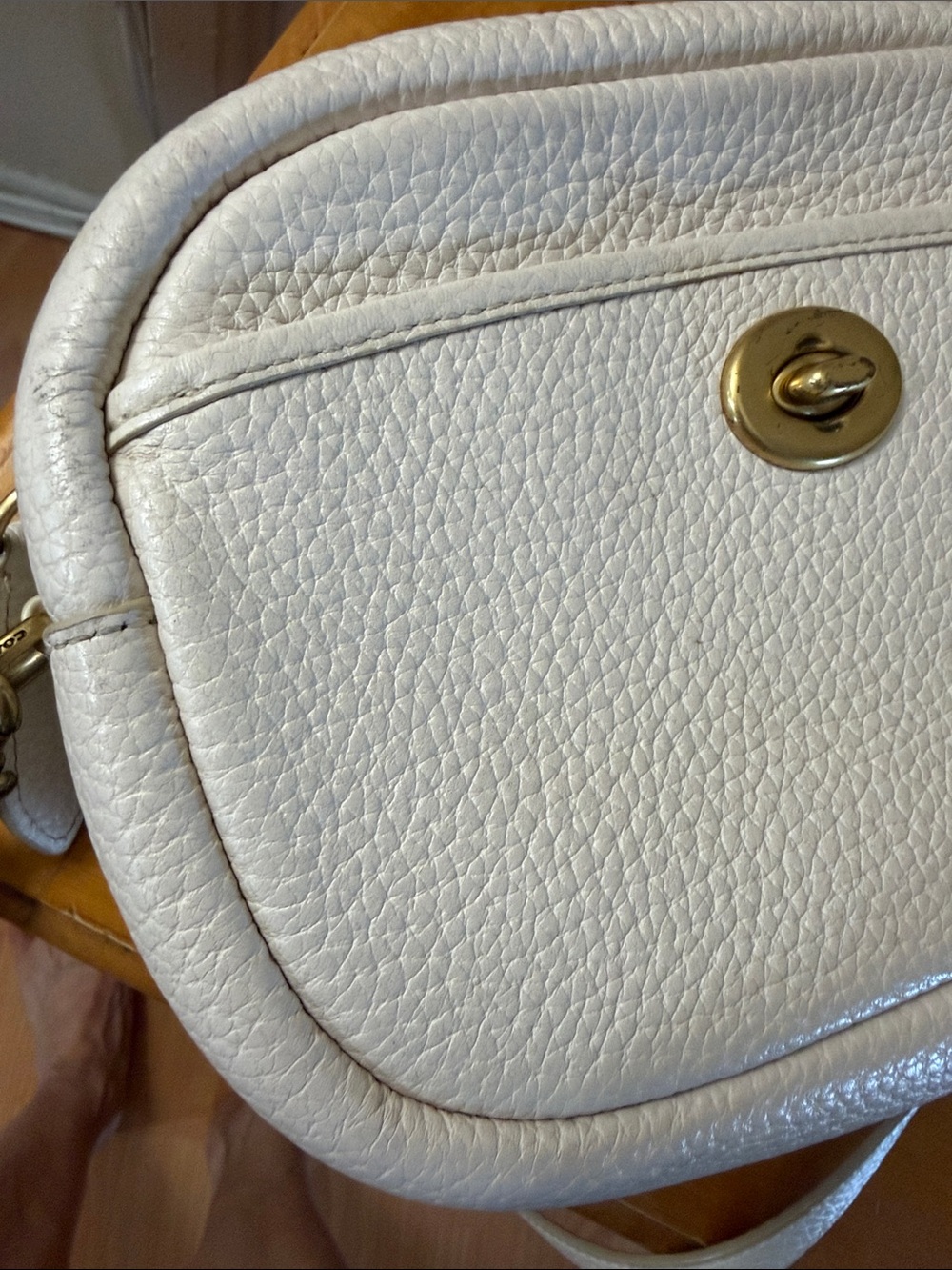 Coach Camera C5809 Cream Pebbled Leather Crossbody Bag with Turn-Lock Closure - Picture 13 of 16
